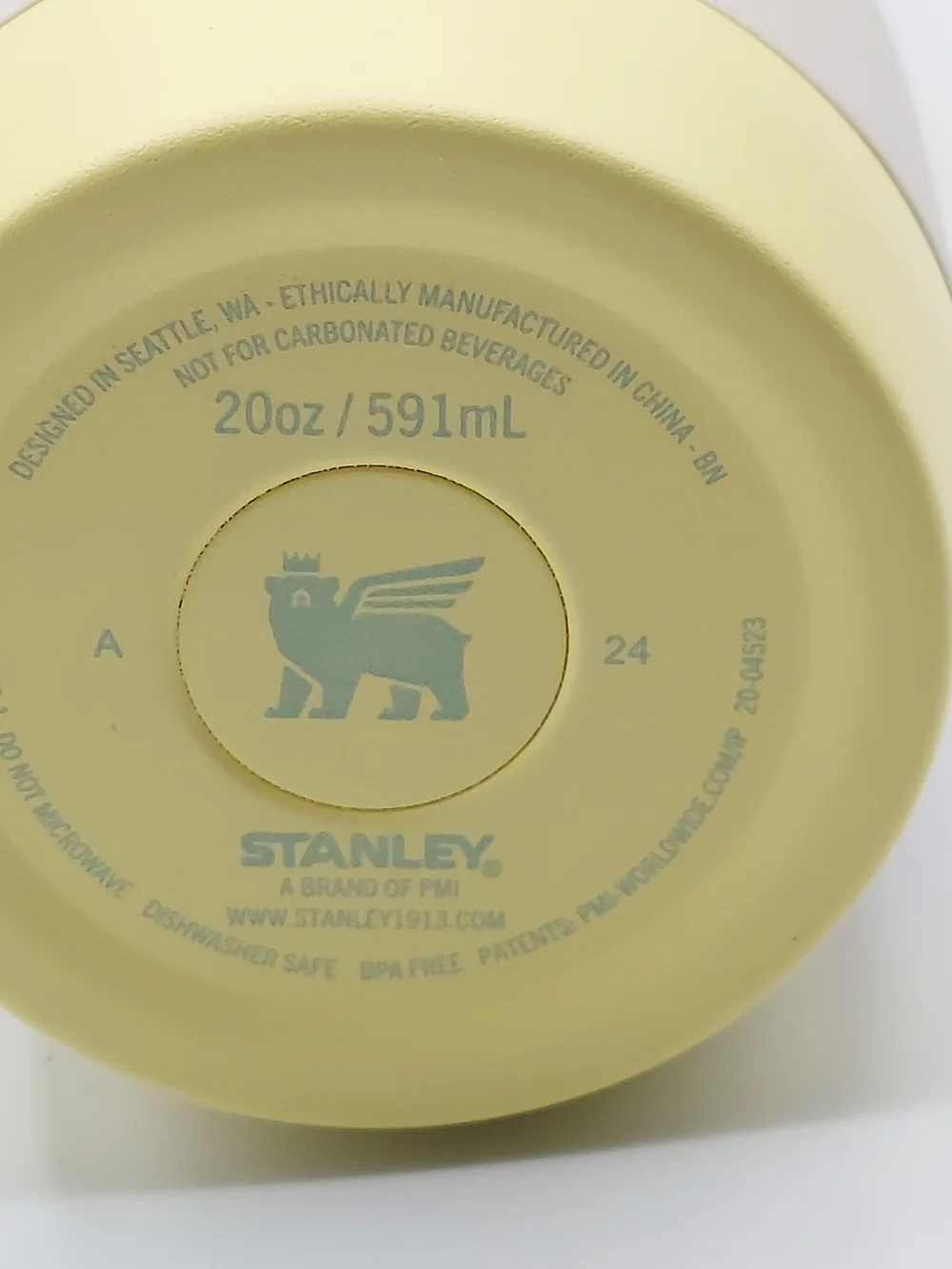 Stanley The All Day Slim Bottle 20oz -Yellow/Mist - Picture 4 of 4